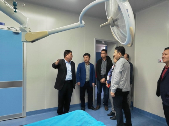 参观湛江中心人民医院的专家学者对我院急诊科的建设给予了高度评价和肯定